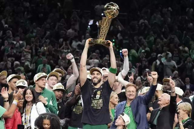 官宣：约基奇当选常规赛MVP 生涯第3次斩获MVP